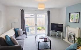 Large 2-Bedroom Bungalow Near Airedale Hospital, Keighley, Convenient Location With Parking